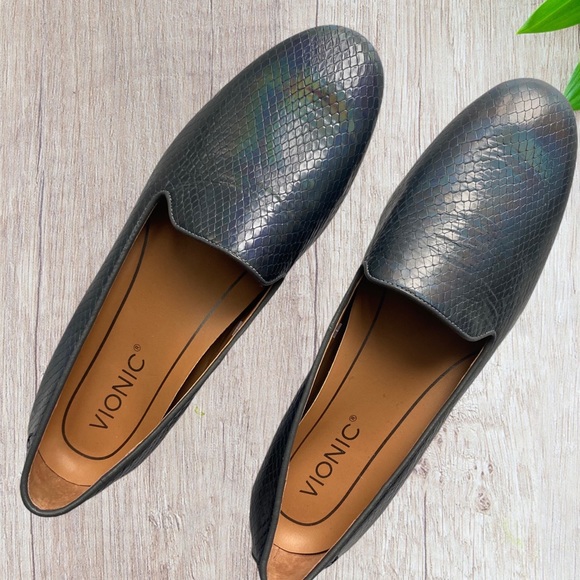 NWT-VIONIC Willa Iridescent Hologram Snake Emboss Slip On Flats Loafers Shoes 7 - Picture 1 of 8